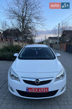 Универсал Opel Astra 2011 в Луцке