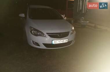 Універсал Opel Astra 2011 в Львові