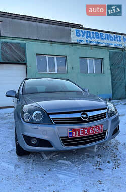 Універсал Opel Astra 2010 в Сумах