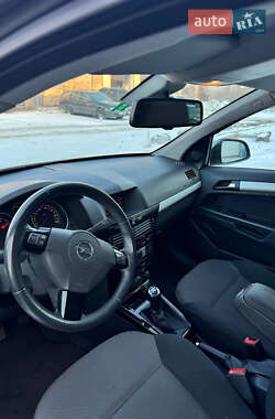 Універсал Opel Astra 2010 в Сумах