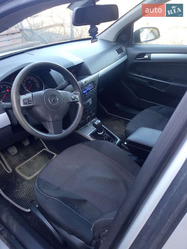 Универсал Opel Astra 2005 в Старом Самборе