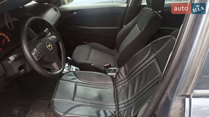 Хэтчбек Opel Astra 2006 в 