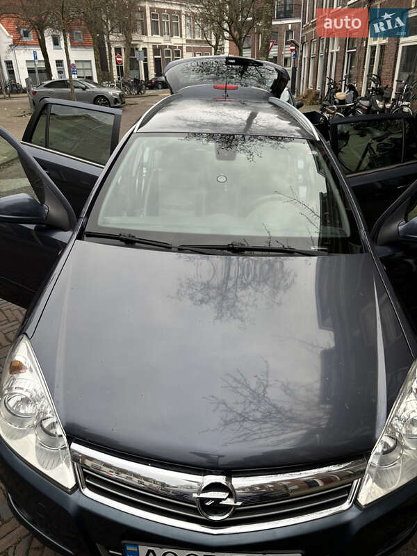 Универсал Opel Astra 2010 в Виноградове