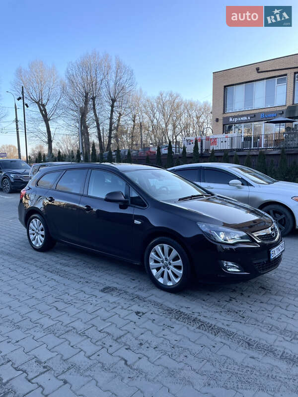 Универсал Opel Astra 2012 в Хмельницком