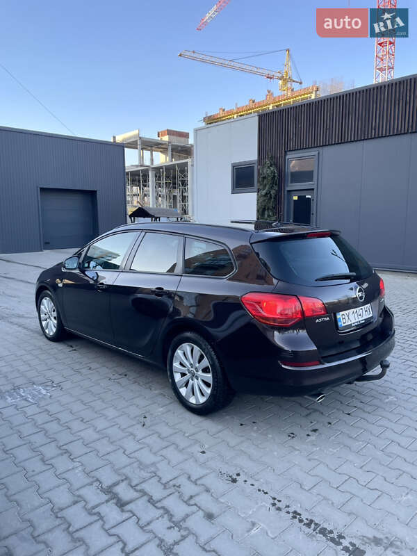Универсал Opel Astra 2012 в Хмельницком
