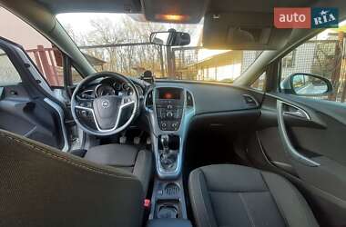 Універсал Opel Astra 2013 в Дніпрі