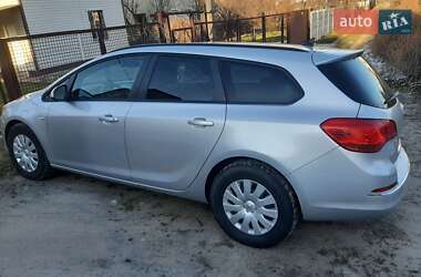 Універсал Opel Astra 2013 в Дніпрі