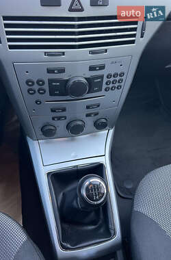 Универсал Opel Astra 2010 в 