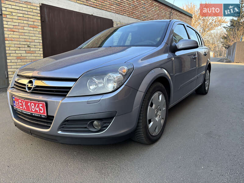 Хэтчбек Opel Astra 2006 в Корсуне-Шевченковском