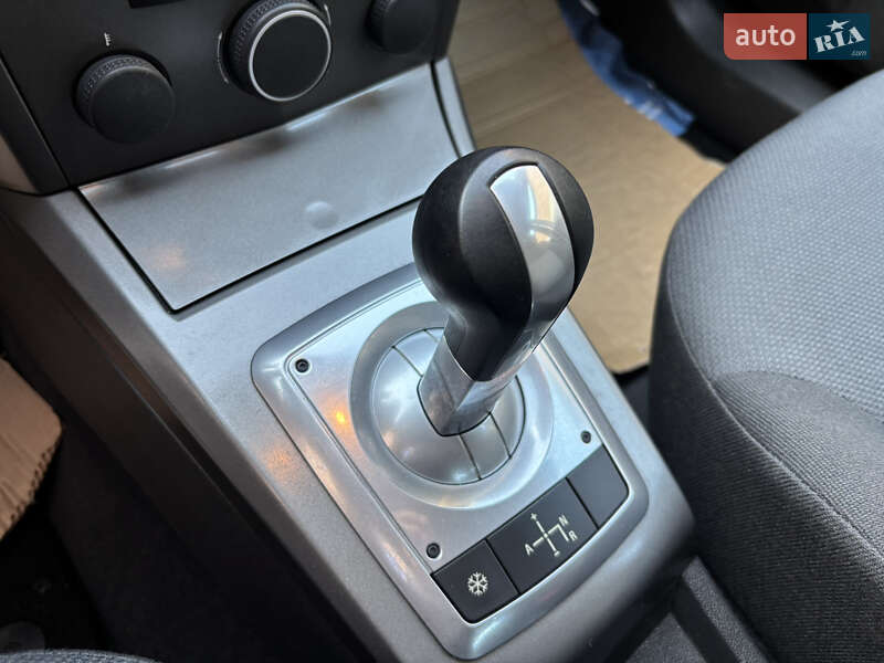 Хэтчбек Opel Astra 2006 в Корсуне-Шевченковском