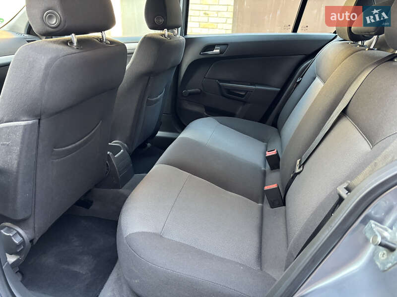 Хэтчбек Opel Astra 2006 в Корсуне-Шевченковском