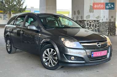 Універсал Opel Astra 2010 в Рівному