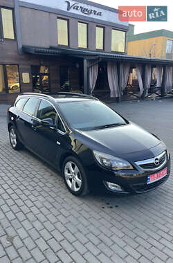 Универсал Opel Astra 2010 в Ровно