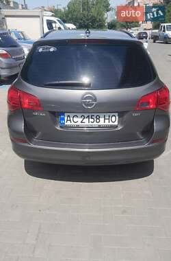 Універсал Opel Astra 2012 в Луцьку