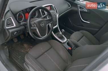 Універсал Opel Astra 2012 в 