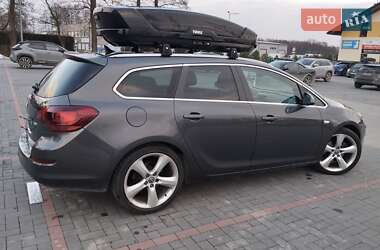 Універсал Opel Astra 2011 в Рівному