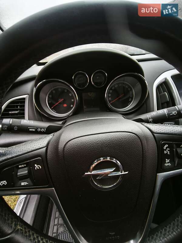 Хетчбек Opel Astra 2011 в Чернівцях