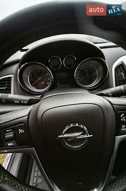Хэтчбек Opel Astra 2011 в 
