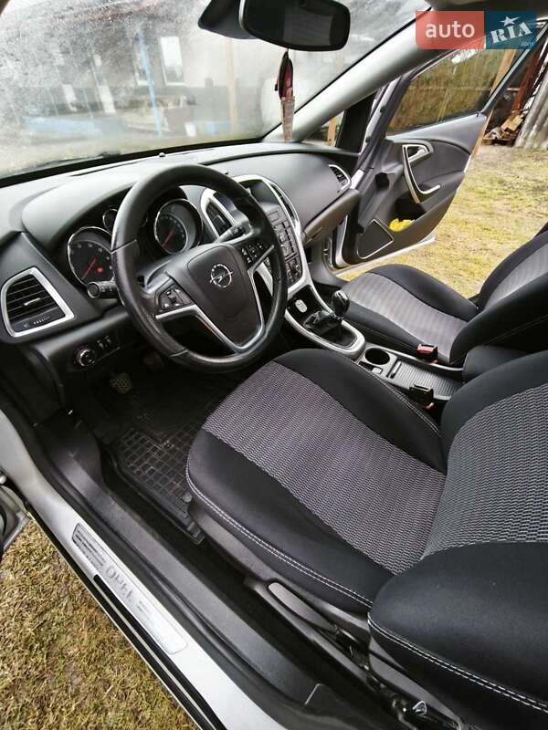 Хетчбек Opel Astra 2011 в Чернівцях