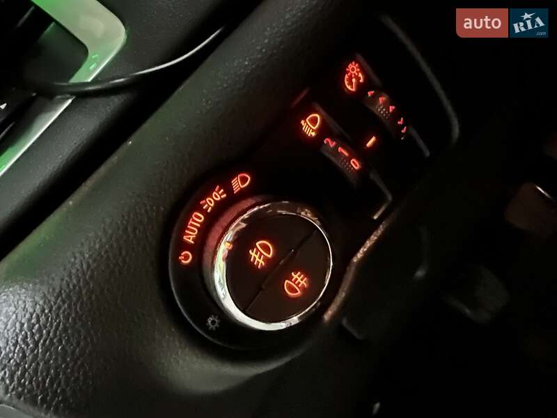 Універсал Opel Astra 2015 в Ірпені