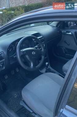 Седан Opel Astra 2006 в 
