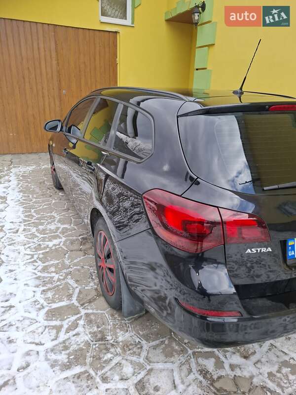 Універсал Opel Astra 2011 в Львові