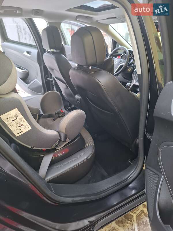 Універсал Opel Astra 2011 в Львові