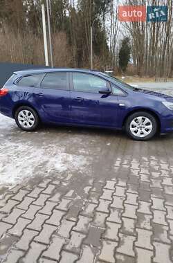 Універсал Opel Astra 2013 в Дрогобичі