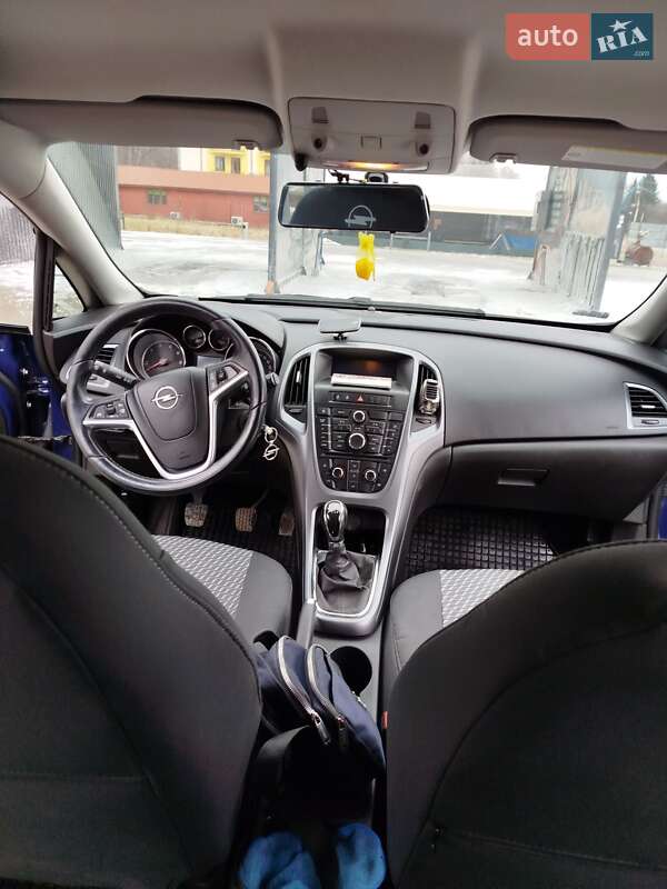 Универсал Opel Astra 2013 в Дрогобыче