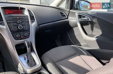 Хэтчбек Opel Astra 2011 в Новояворовске