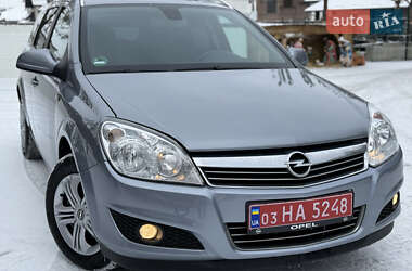 Універсал Opel Astra 2009 в Рівному