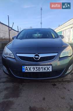 Универсал Opel Astra 2011 в Червоному Донце