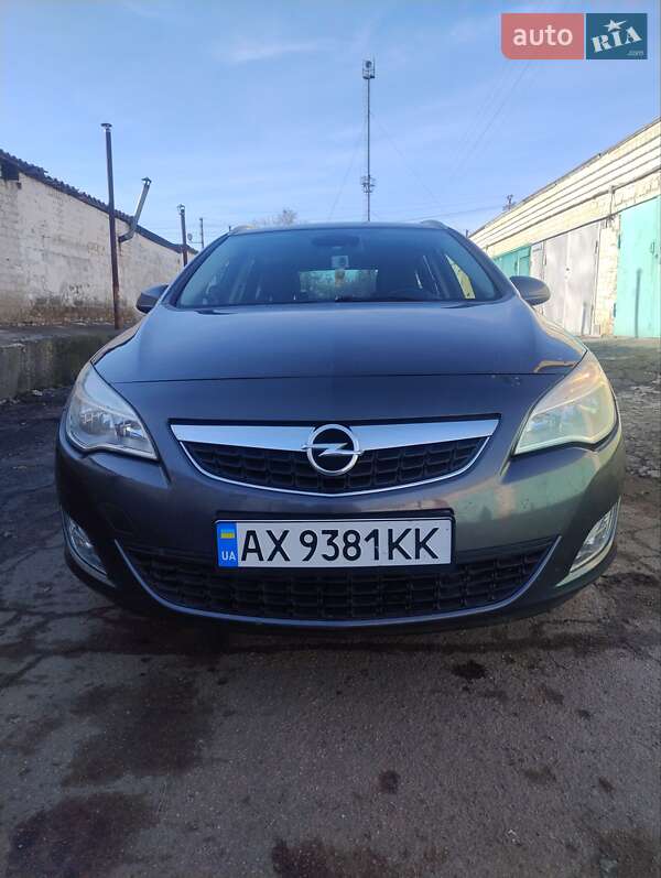 Opel Astra 2011