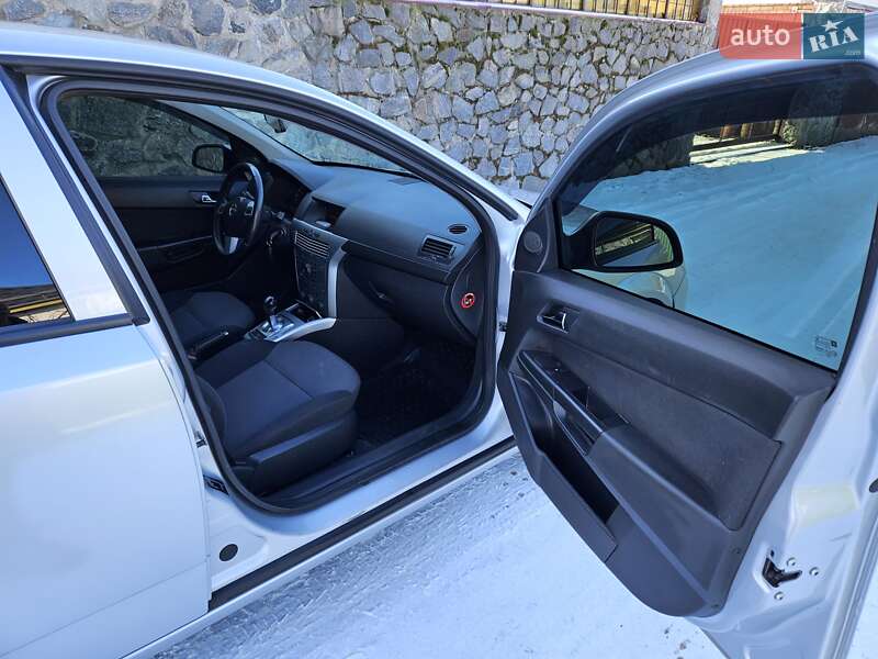 Хэтчбек Opel Astra 2012 в Кременчуге