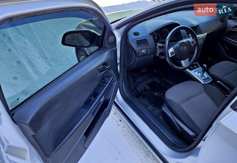 Хэтчбек Opel Astra 2012 в Кременчуге