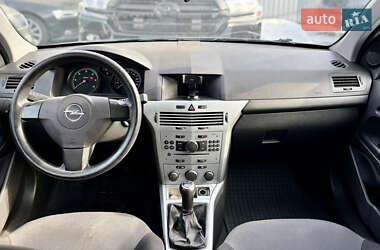 Универсал Opel Astra 2011 в 