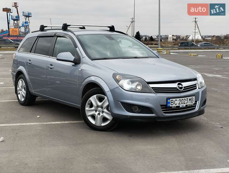 Универсал Opel Astra 2010 в Львове