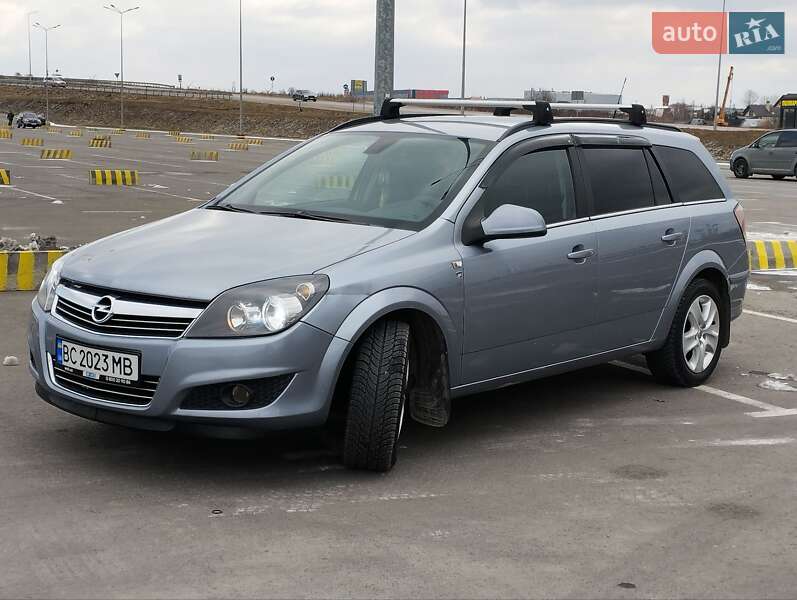 Универсал Opel Astra 2010 в Львове