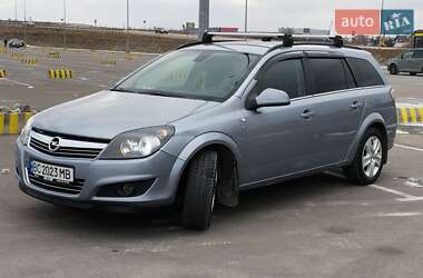 Универсал Opel Astra 2010 в 