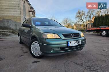 Седан Opel Astra 2006 в Обухове