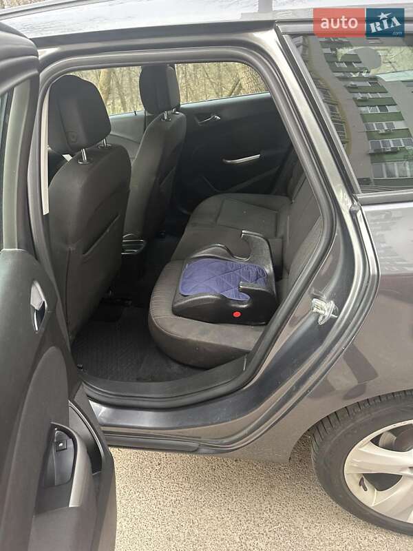 Универсал Opel Astra 2011 в Киеве