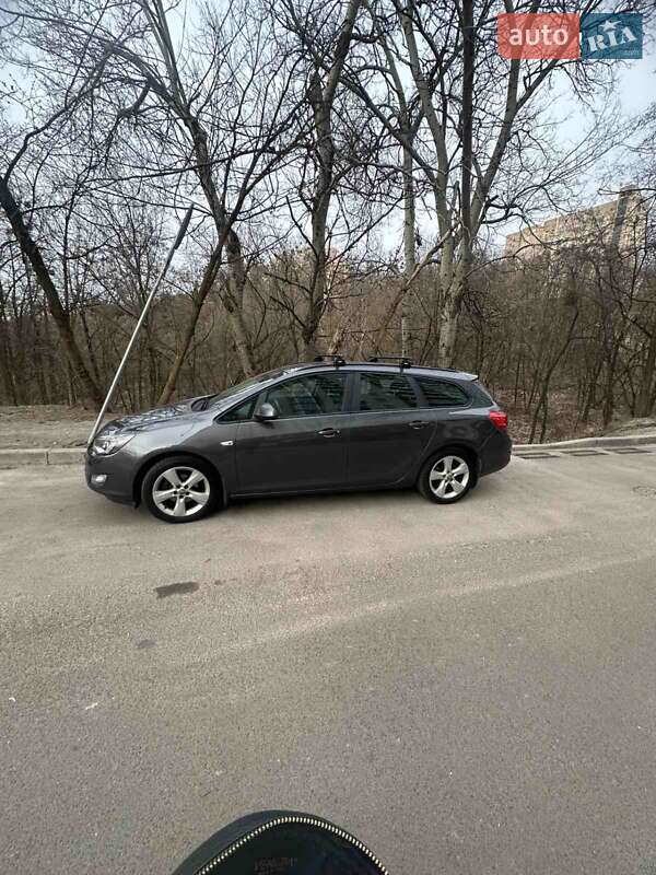 Универсал Opel Astra 2011 в Киеве