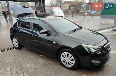 Хэтчбек Opel Astra 2011 в Черновцах