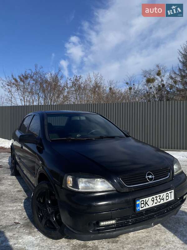 Седан Opel Astra 2008 в Сарнах