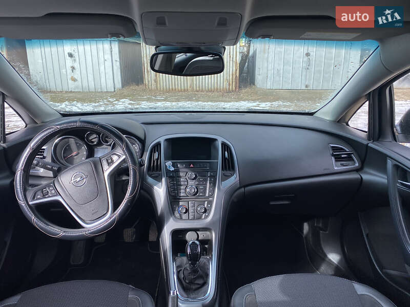Универсал Opel Astra 2014 в Ивано-Франковске