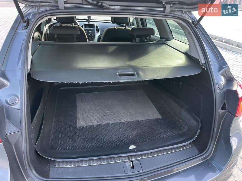 Универсал Opel Astra 2010 в Дрогобыче