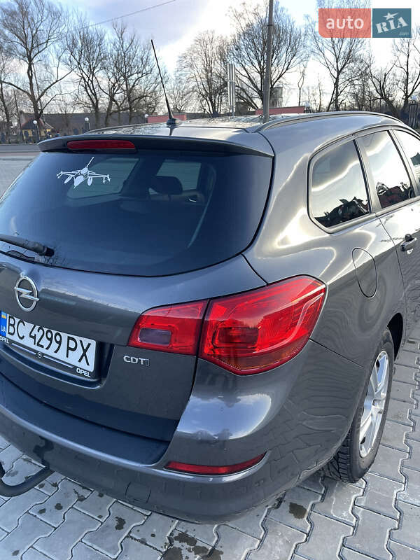 Универсал Opel Astra 2010 в Дрогобыче