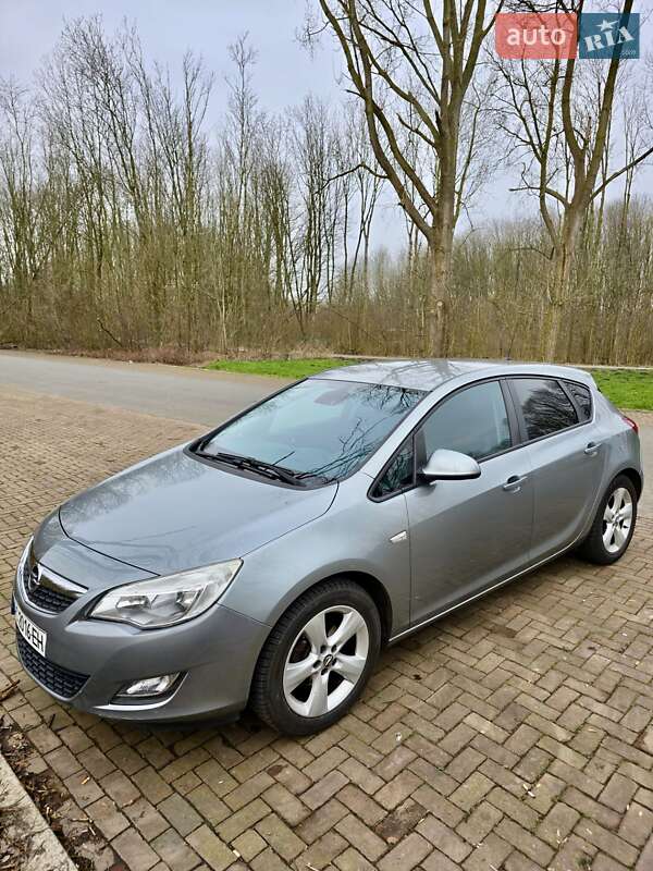 Хетчбек Opel Astra 2010 в Луцьку