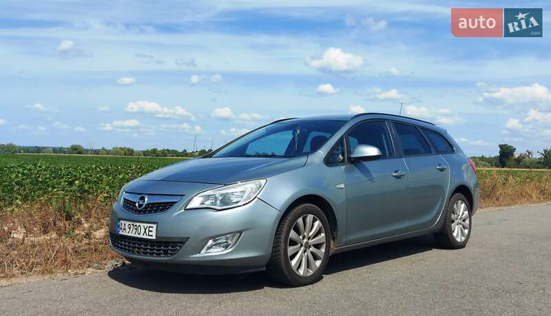 Универсал Opel Astra 2011 в Киеве