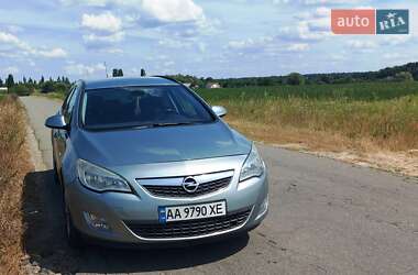 Универсал Opel Astra 2011 в 